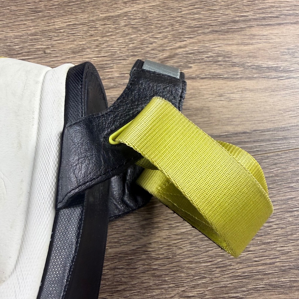 Sorel Kinetic Impact Y-Strap Standal Black/Yellow/White Size 9.5 Womens Outdoor - Picture 7 of 16